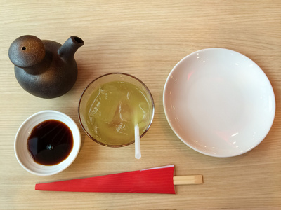 空板 寿司筷子和酱油