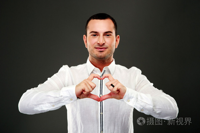 英俊的白种人男子隔离