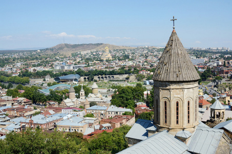 屋顶的老第比利斯与圣伯利恒教堂的顶端查看从 narikala 堡垒，georgia.one 最受欢迎的旅游目的地