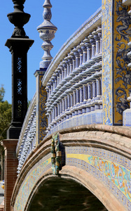 在西班牙广场的陶瓷桥 是 1929 年拉丁美洲展览场地 在西班牙塞维利亚，安大路西亚，