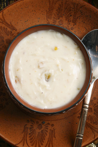 shrikhand 是由紧张酸奶印度甜味的碟子