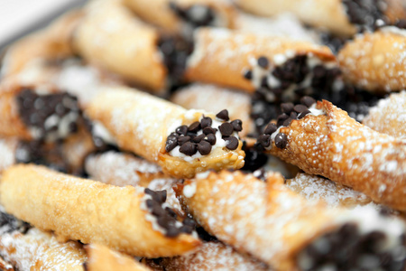 甜点的新鲜 Cannolis