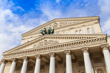 莫斯科，俄罗斯，在 2014 年 9 月 23 日。莫斯科大剧院，建筑上的细节。山花和 appolon 的二轮战车