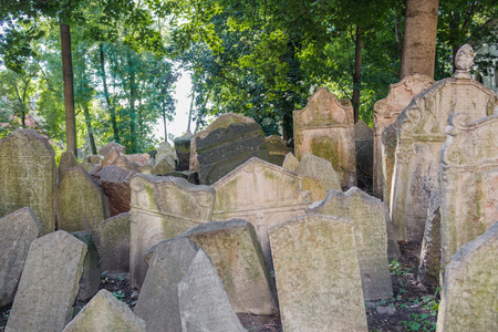 在布拉格的老犹太公墓