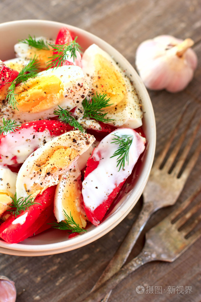 西红柿和鸡蛋沙拉