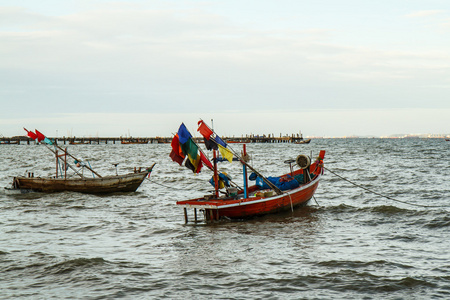 小渔船上海滩泰国