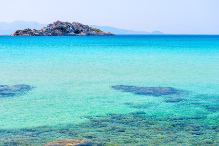 壮丽的海景。绿松石爱琴海