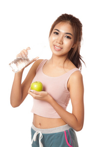 亚洲女孩健康与青苹果和水