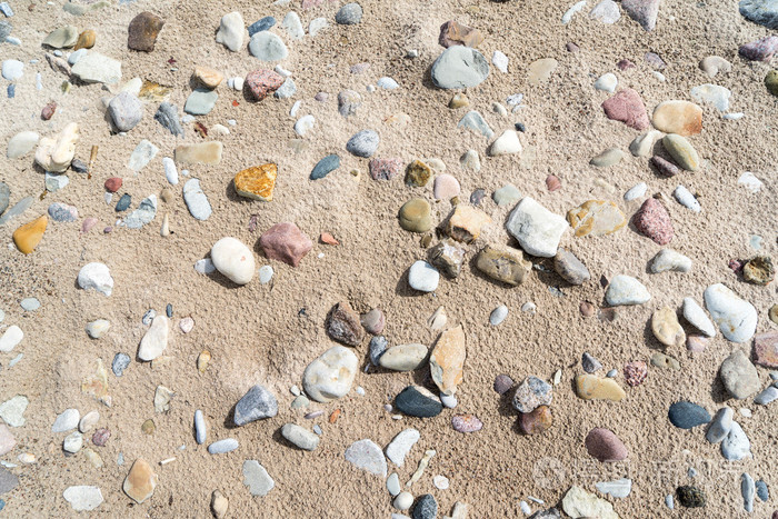 用沙子和小石子的石滩