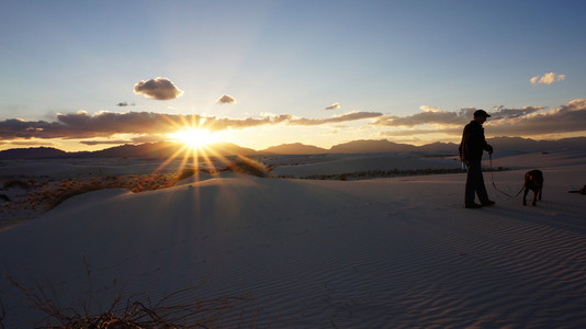 白色的沙滩沙漠位于图拉罗萨盆地新墨西哥