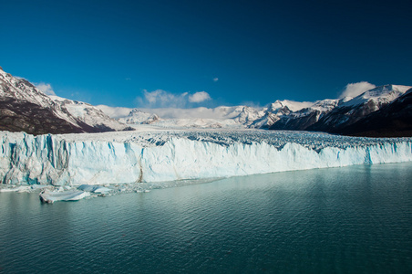 六十米高的冰在 perito 莫雷诺冰川，阿根廷