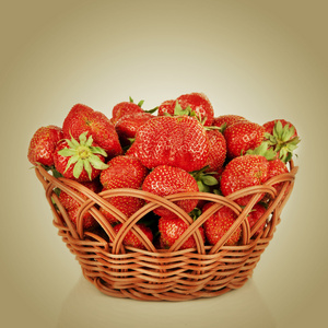 草莓在篮子里