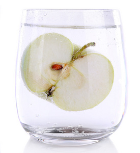 苹果在杯水