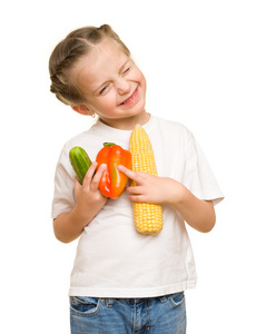 白色衬底上的蔬菜和水果的小女孩