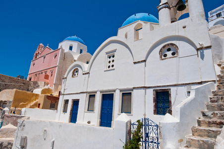 桑托里尼岛上的蓝色圆顶教堂，也称为Thera