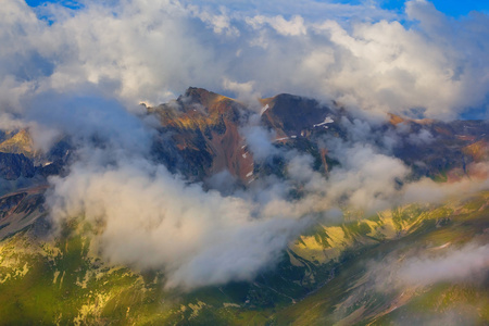 高山在云