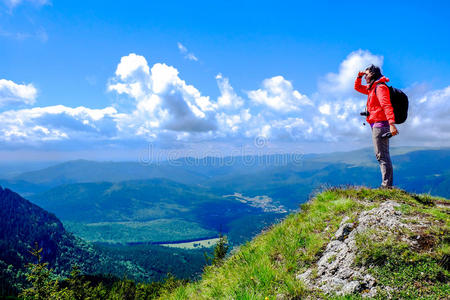 爬山图片-爬山素材-爬山插画-摄图新视界