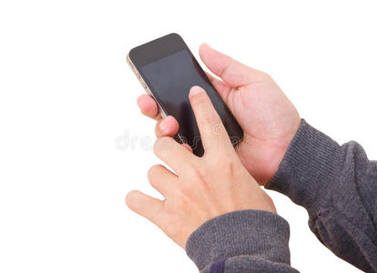 亚洲男人触摸智能手机屏幕的手。