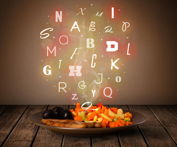新鲜的烹饪食物，木头上有五颜六色的字母