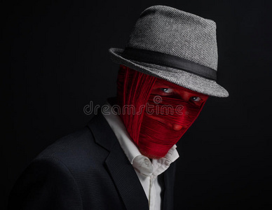 戴帽子神秘人图片
