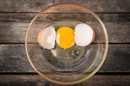 木底蛋黄蛋壳碎鸡蛋