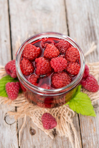 腌制覆盆子覆盆子罐头玻璃照片