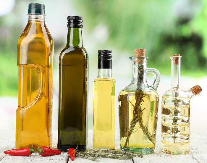 不同种类的食用油特写