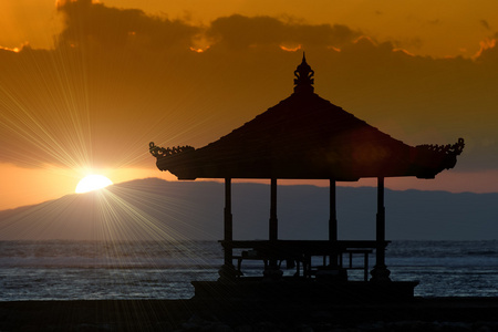 在巴厘岛的海滩上的日落