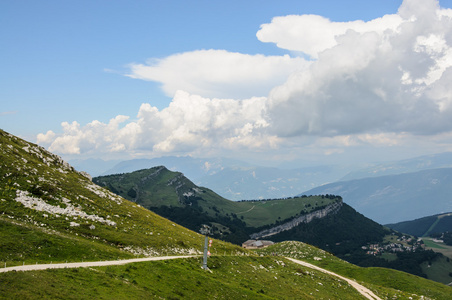 意大利阿尔卑斯山蒙特巴尔的山地景观