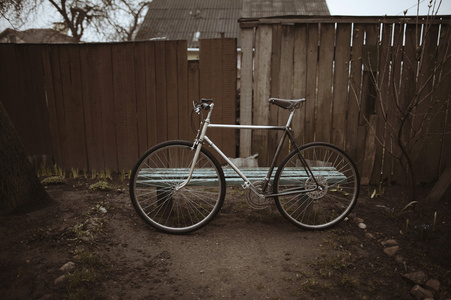 街头照片上的老式自行车