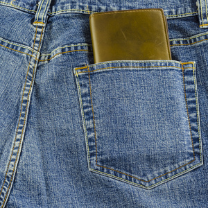 蓝色牛仔裤口袋里的钱包