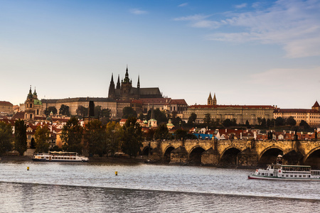 le chteau de prague et charles pont en Rpublique tchque