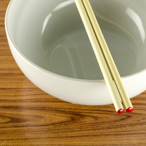 空的白碗，用筷子