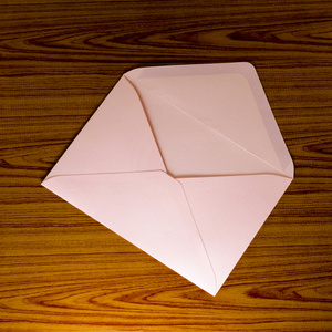 柔软的粉色信封