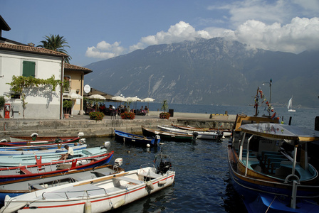 Limone 是在加尔达湖上最负盛名的旅游胜地之一