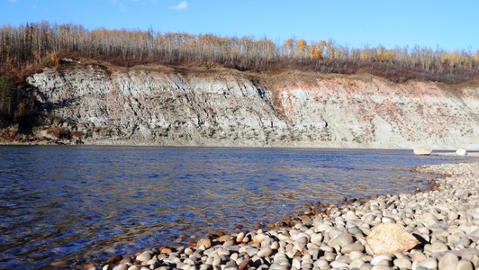 北萨斯喀彻温河在德文郡加拿大艾伯塔省