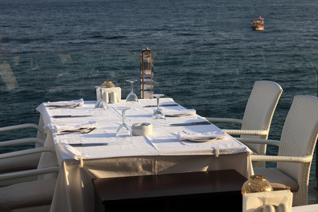 餐厅可以俯瞰大海