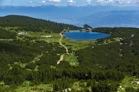 湖 Bezbog 和 Bezbog 的小屋，皮林山