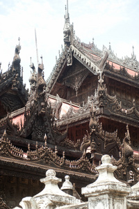 在 Shwenandaw Monastery 在曼德勒，缅甸木雕