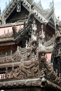 在 Shwenandaw Monastery 在曼德勒，缅甸木雕