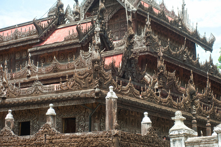 在 Shwenandaw Monastery 在曼德勒，缅甸木雕