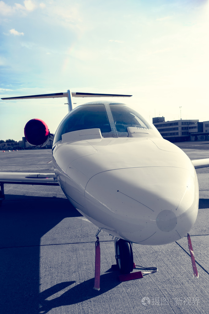 机场的一架小型飞机