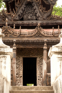 在 Shwenandaw Monastery 在曼德勒，缅甸木雕