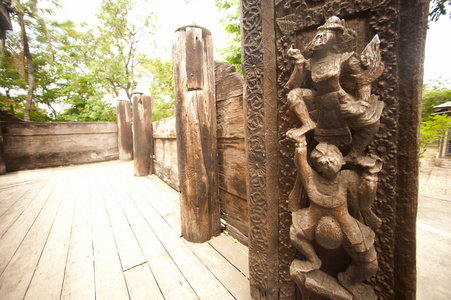 在 Shwenandaw Monastery 在曼德勒，缅甸木雕