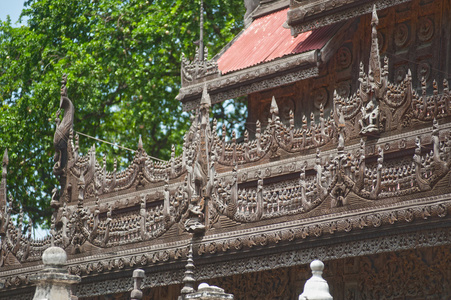 在 Shwenandaw Monastery 在曼德勒，缅甸木雕