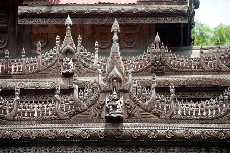 在 Shwenandaw Monastery 在曼德勒，缅甸木雕