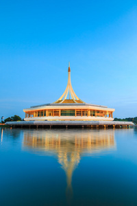 在 Suanluang Rama 9 公共公园纪念碑