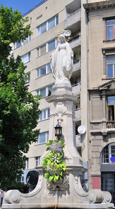 在乌克兰利沃夫的圣母玛利亚的雕像。利沃夫资本的嗨