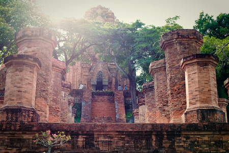 列的寺庙，越南