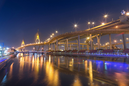 在暮光之城 曼谷 泰国普密蓬桥